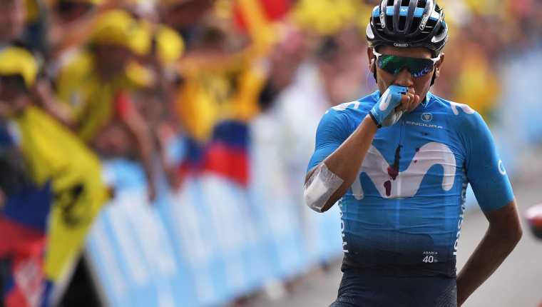 El ciclista colombiano Nairo Quintana mostró su poderío en la alta montaña en Los Alpes. (Foto Prensa Libre: AFP)