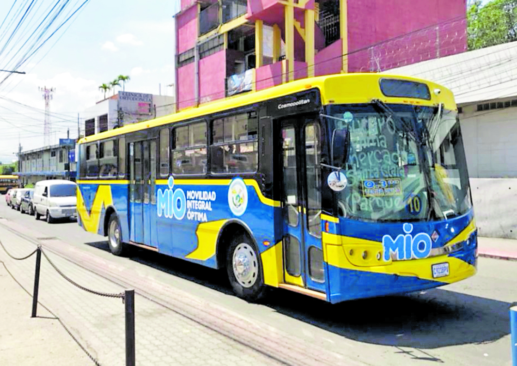 Buses del servicio de transporte Transmío que funcionan en Villa Nueva. (Foto Prensa Libre: hemeroteca PL)
