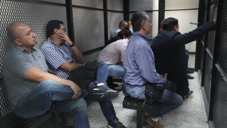 Los 12 procesados escuchan la sentencia dictada por el Tribunal Séptimo Penal en febrero del 2019.  (Foto Prensa Libre: Hemeroteca PL)
 
