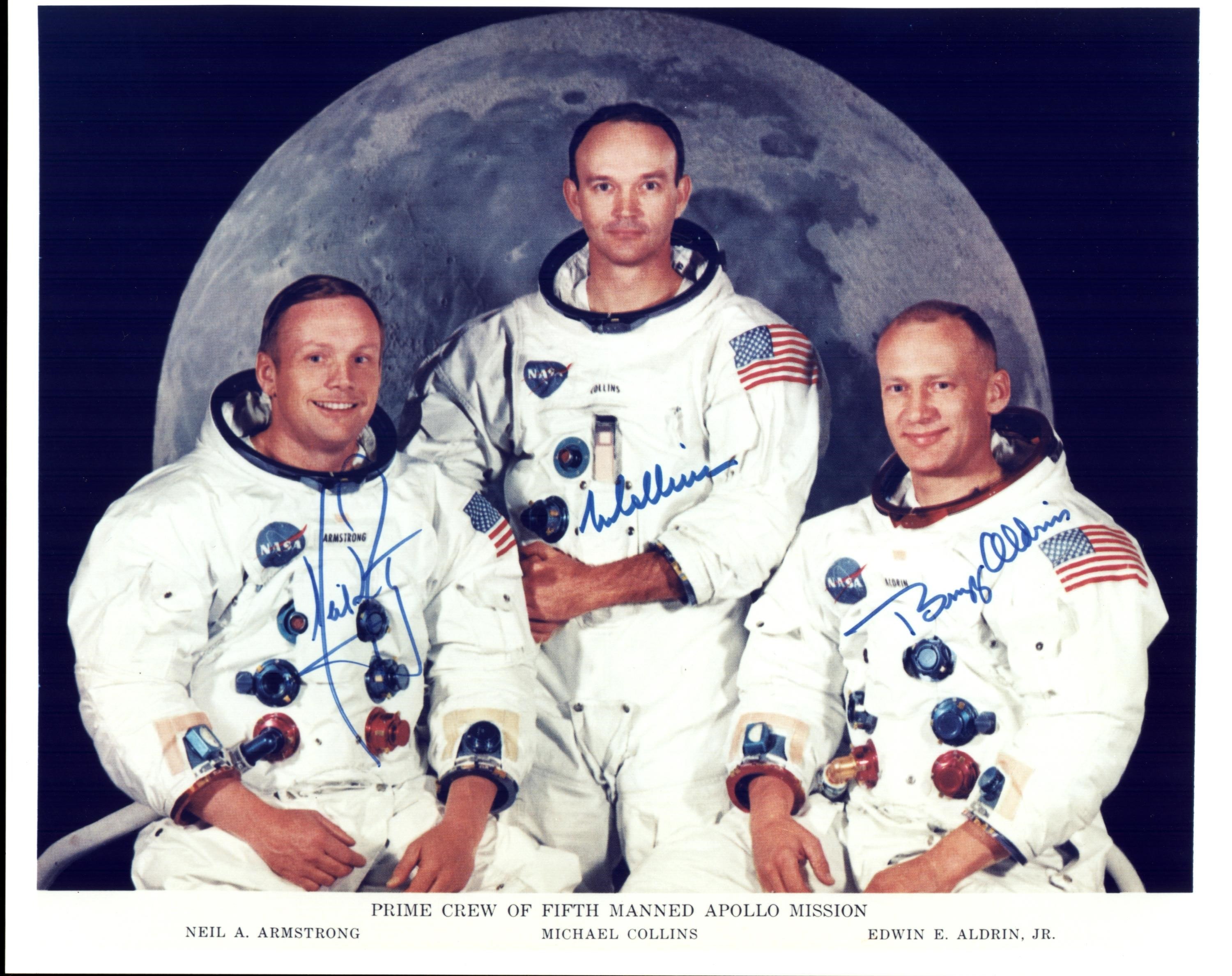 AME6494. CABO CAÑAVERAL (EEUU), 15/07/2019.- Fotografía oficial cedida por la NASA donde aparecen los astronautas del Apolo 11, el comandante Neil A. Armstrong (i); el piloto del módulo de comando, Michael Collins, y el piloto del módulo lunar, Edwin E. Aldrin Jr. (d). Medio siglo después del inicio de la histórica misión Apolo 11, un viaje de ida y vuelta a la luna con tres astronautas a bordo, la hazaña será conmemorada mañana con distintas actividades en el Centro Espacial Kennedy de Cabo Cañaveral (Florida, EE.UU.), donde estarán dos de sus protagonistas. EFE/NASA/SOLO USO EDITORIAL/NO VENTAS
