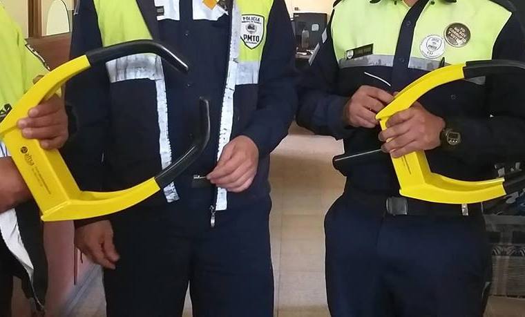 La Municipalidad iniciará la medida con 18 cepos que compró. (Foto Prensa Libre: Archivo) 