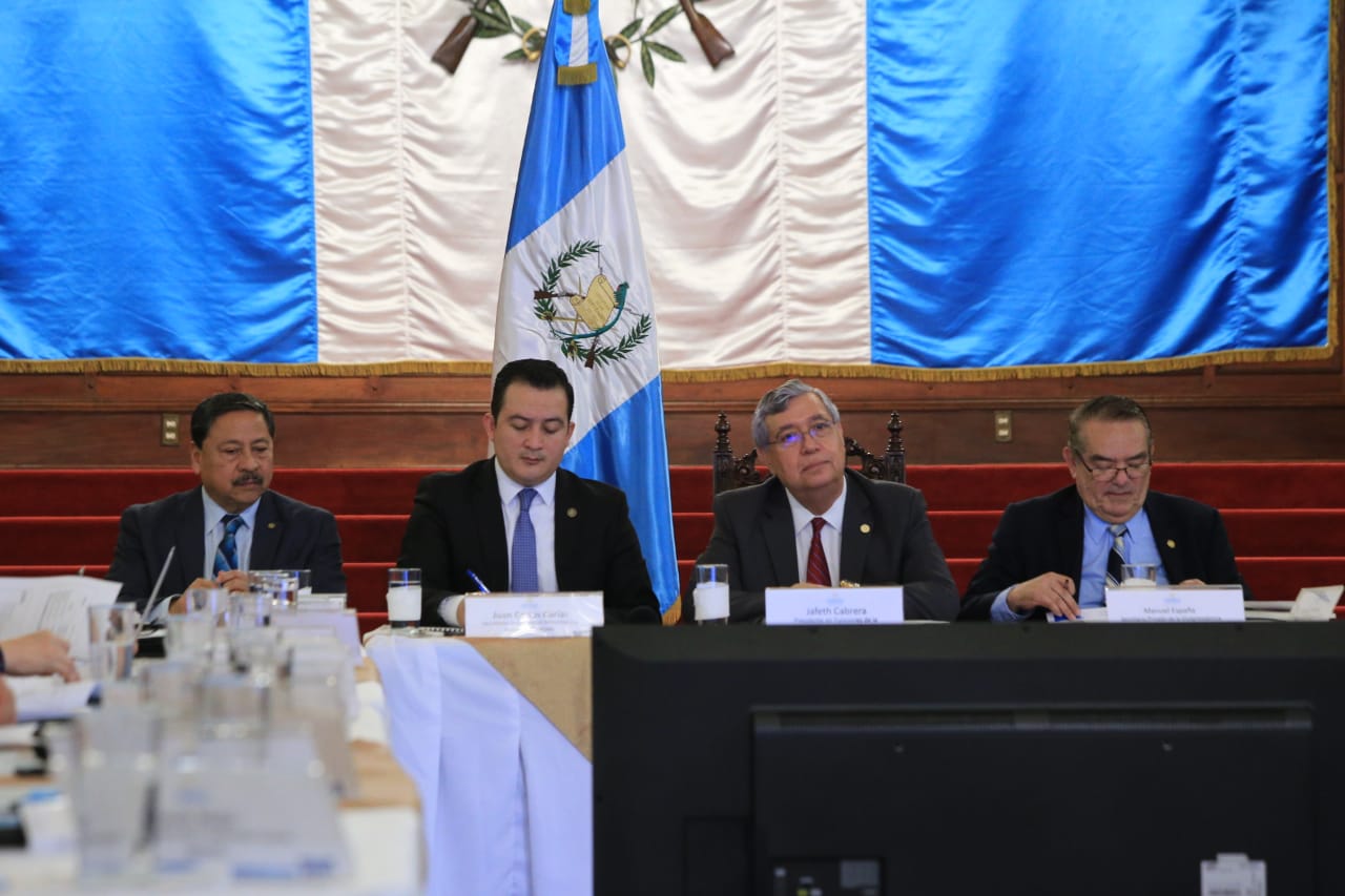El vicepresident Jafeth Cabrera presidió la reunión extraordinaria del Conasán. (Foto Prensa Libre: Vicepresidencia)