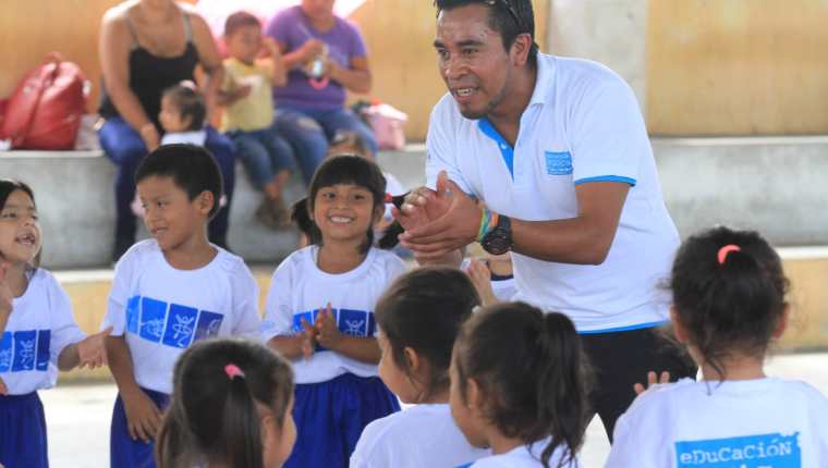 Óscar Chuc es un destacado docente de física en Quetzaltenango quien también entrena a atletas de alto rendimiento. (Foto Prensa Libre: Cortesía Digef)