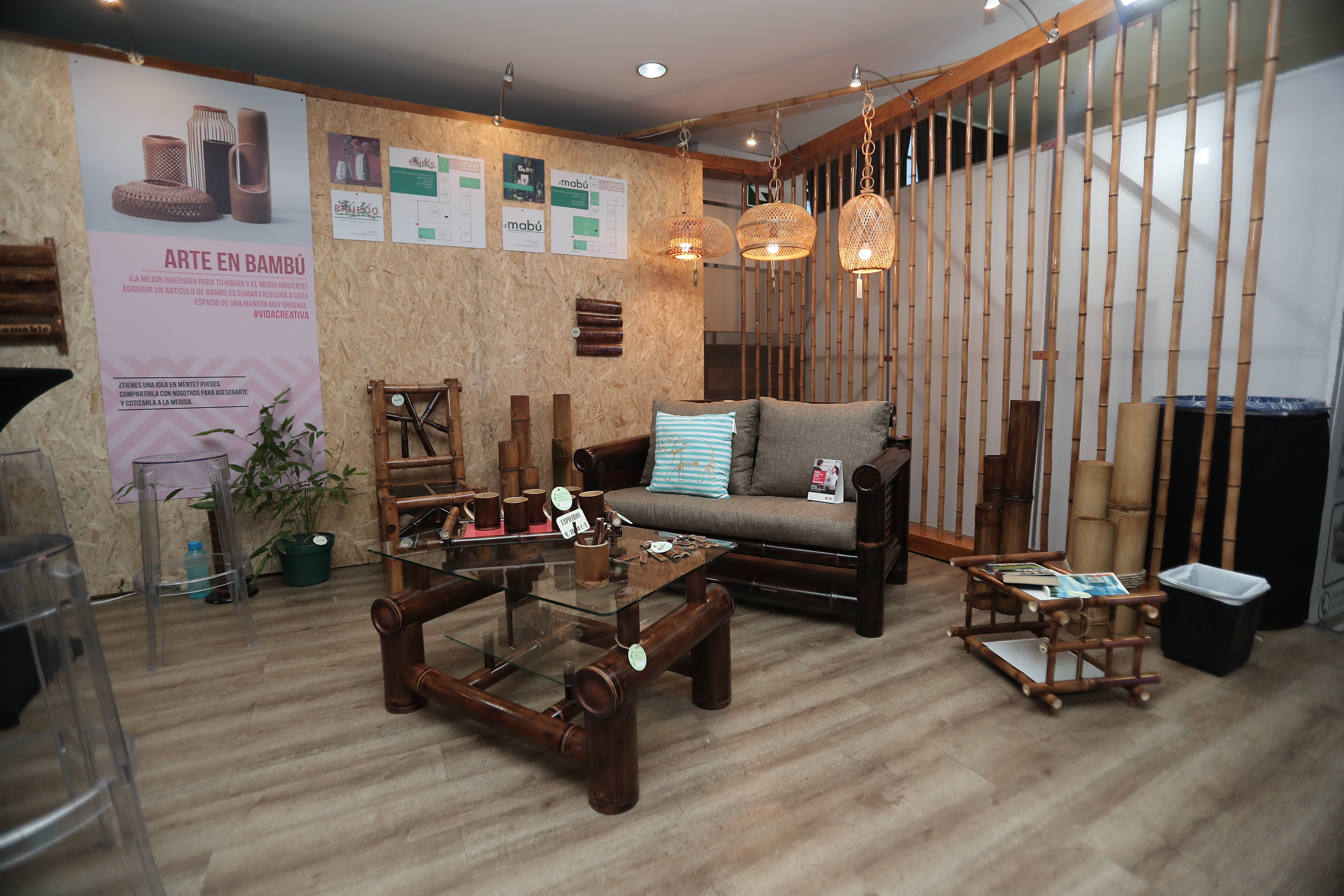 Muebles y artesanías de madera y de bambú la oferta de fabricantes guatemaltecos apoyados por la Cooperación de Taiwán.(Foto, Prensa Libre: Juan Diego González).