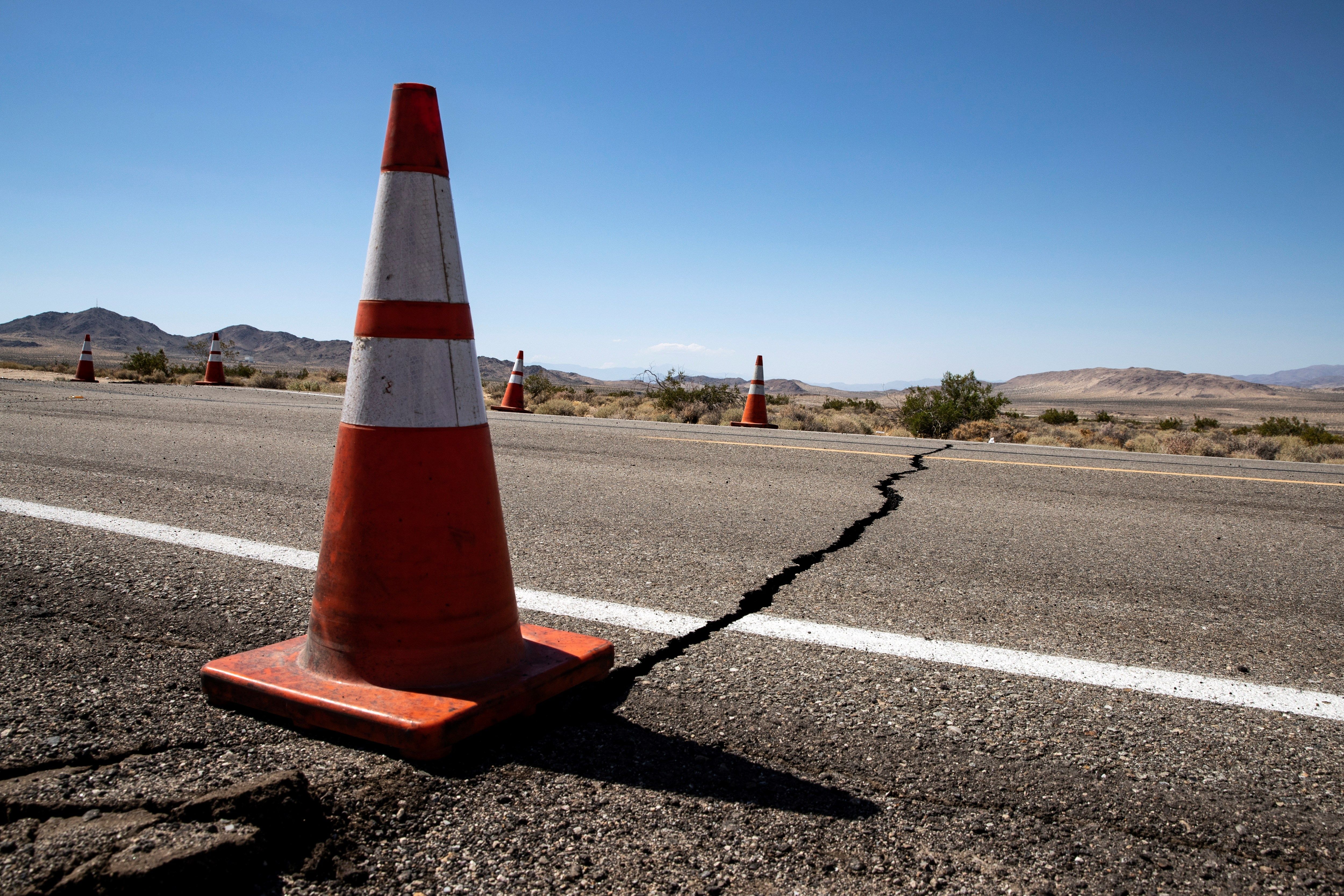 Los daños en las carreteras en Suthern California son considerables. (Foto Prensa Libre: EFE)