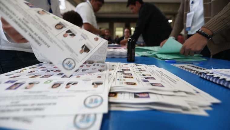 El Ministerio Público abrió investigación en contra de tres mil 200 digitadores que analizaron datos de las votaciones generales. (Foto Prensa Libre: Hemeroteca PL) 