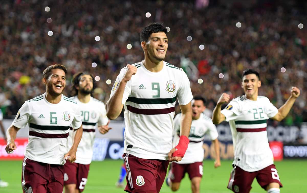 México vence 1-0 a Haití y avanza a la final con polémica