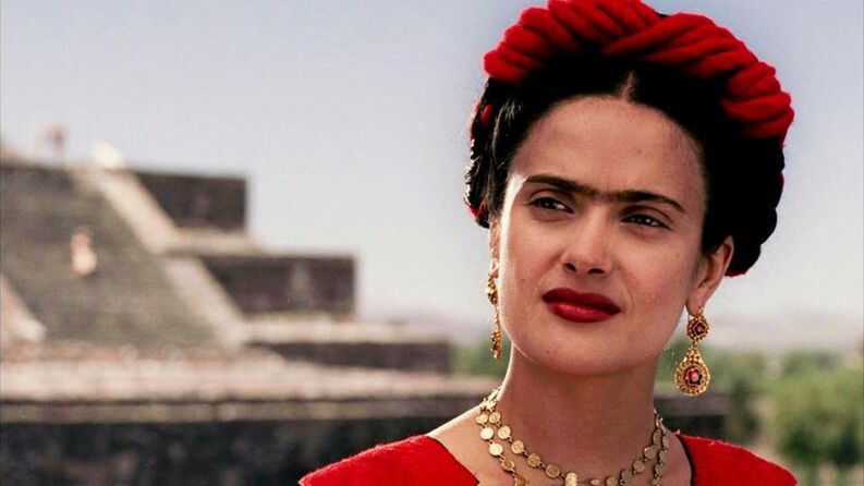 Dirigida por Julie Taymor, esta película trata sobre Frida Kahlo, pintora mexicana del siglo XX que se distingue por su obra surrealista. (Foto Prensa Libre: Netflix)