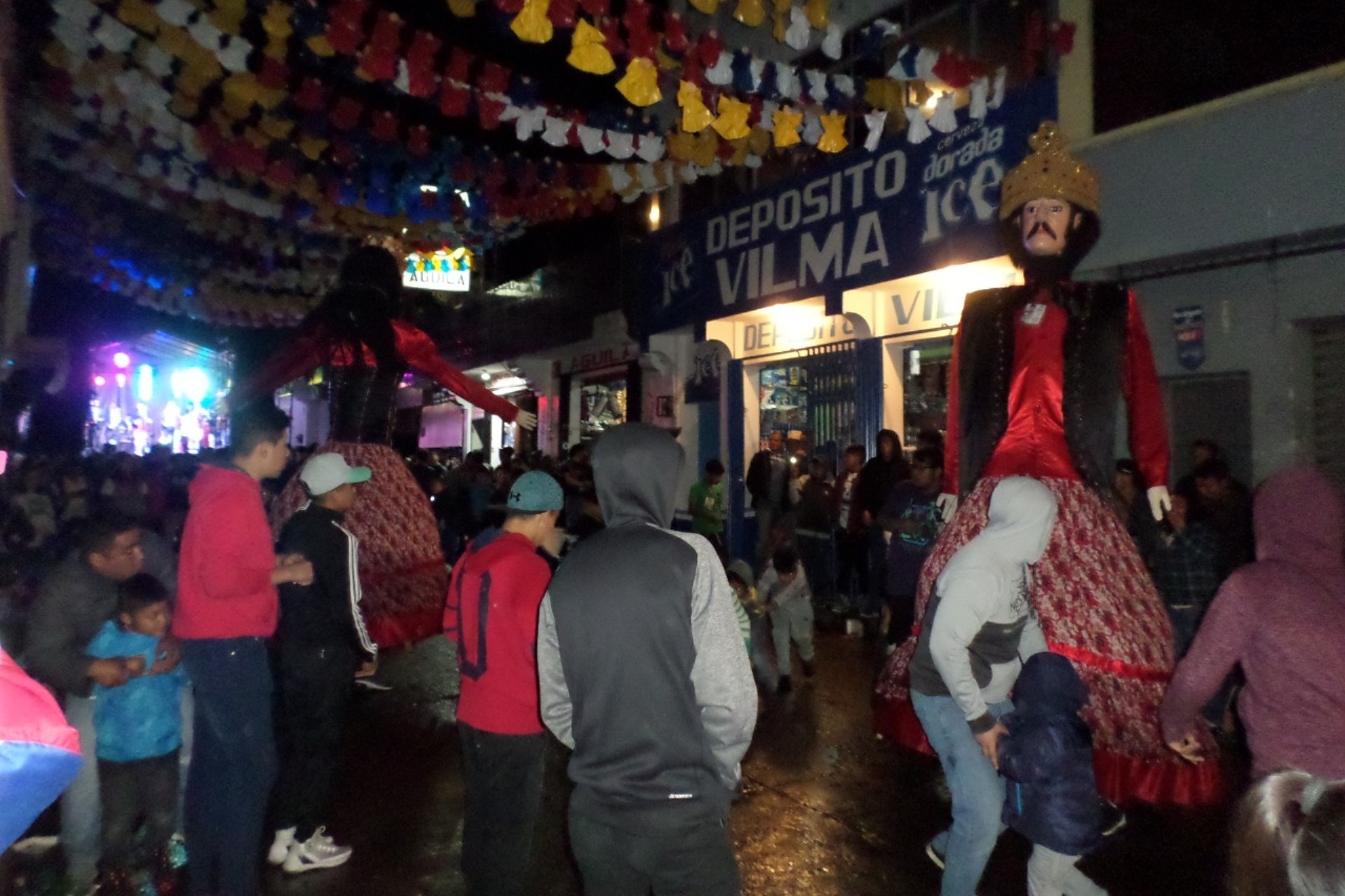 Cientos de turistas nacionales e internacionales visitan San Juan Ostuncalco para participar en esta tradición. (Foto Prensa Libre: María Longo) 