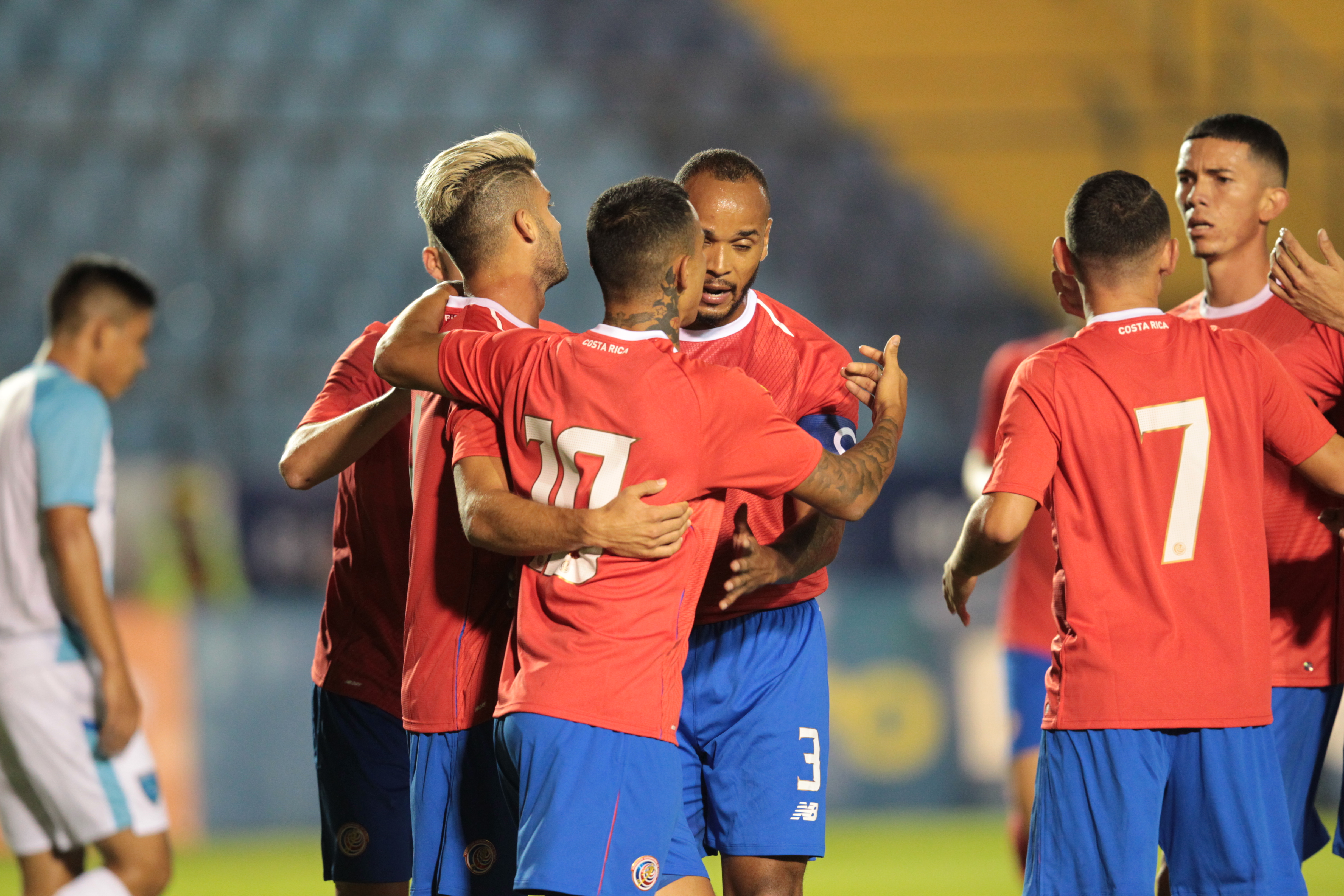 Costa Rica le dio una lección al conjunto guatemalteco, en el propio estadio Doroteo Guamuch Flores (Foto Prensa Libre: Norvin Mendoza)