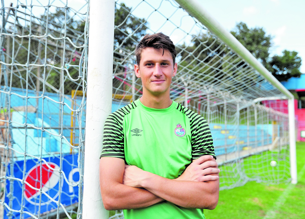El portero Nicholas Hagen espera vincularse con el KV Kortrijk de la primera división del futbol de Bélgica (Foto Prensa Libre: Francisco Sánchez)