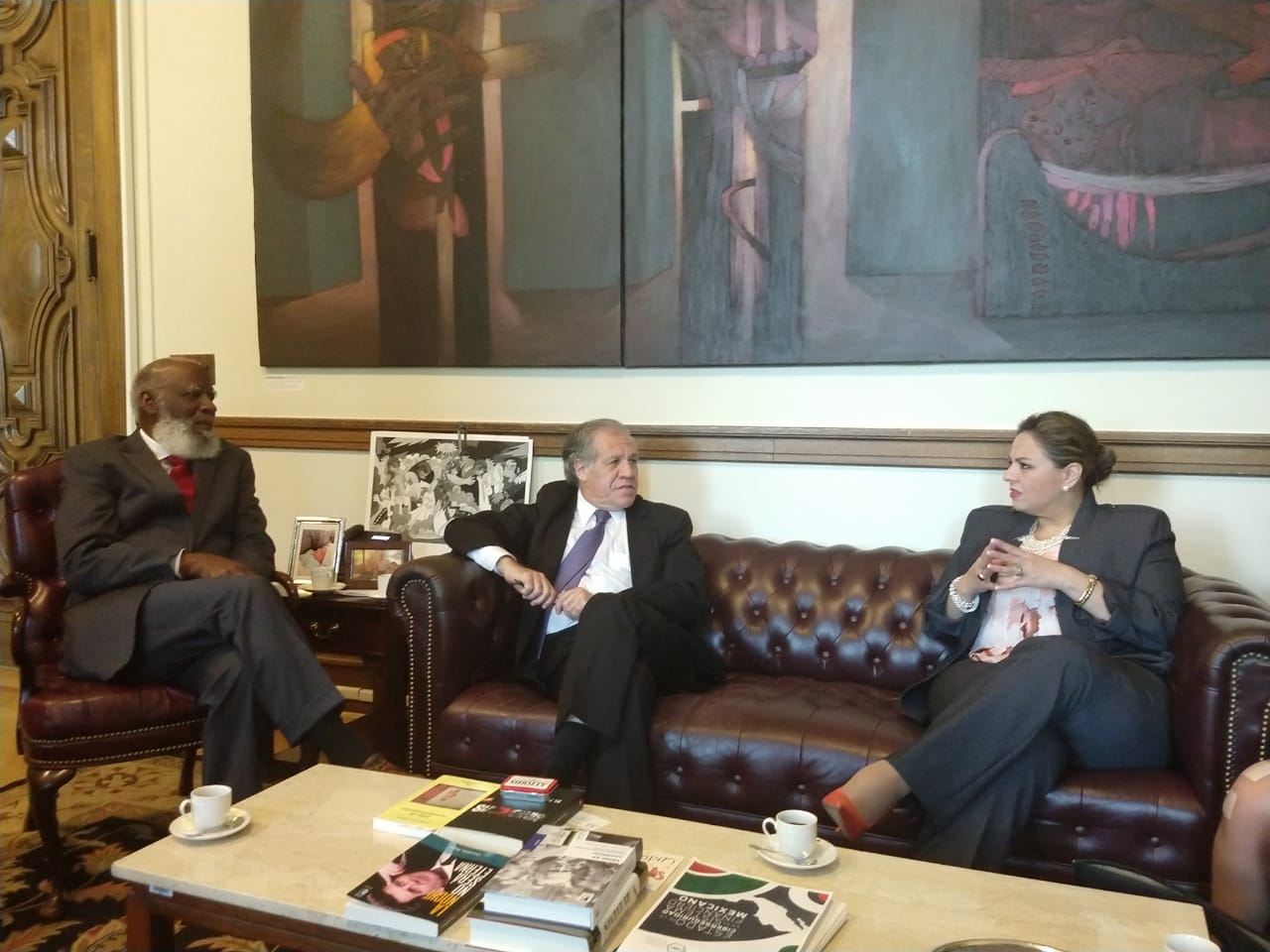 La canciller guatemalteca, Sandra Jovel, en reunión con su similar beliceño Wilfred Elrington (Foto Prensa Libre: Minex)