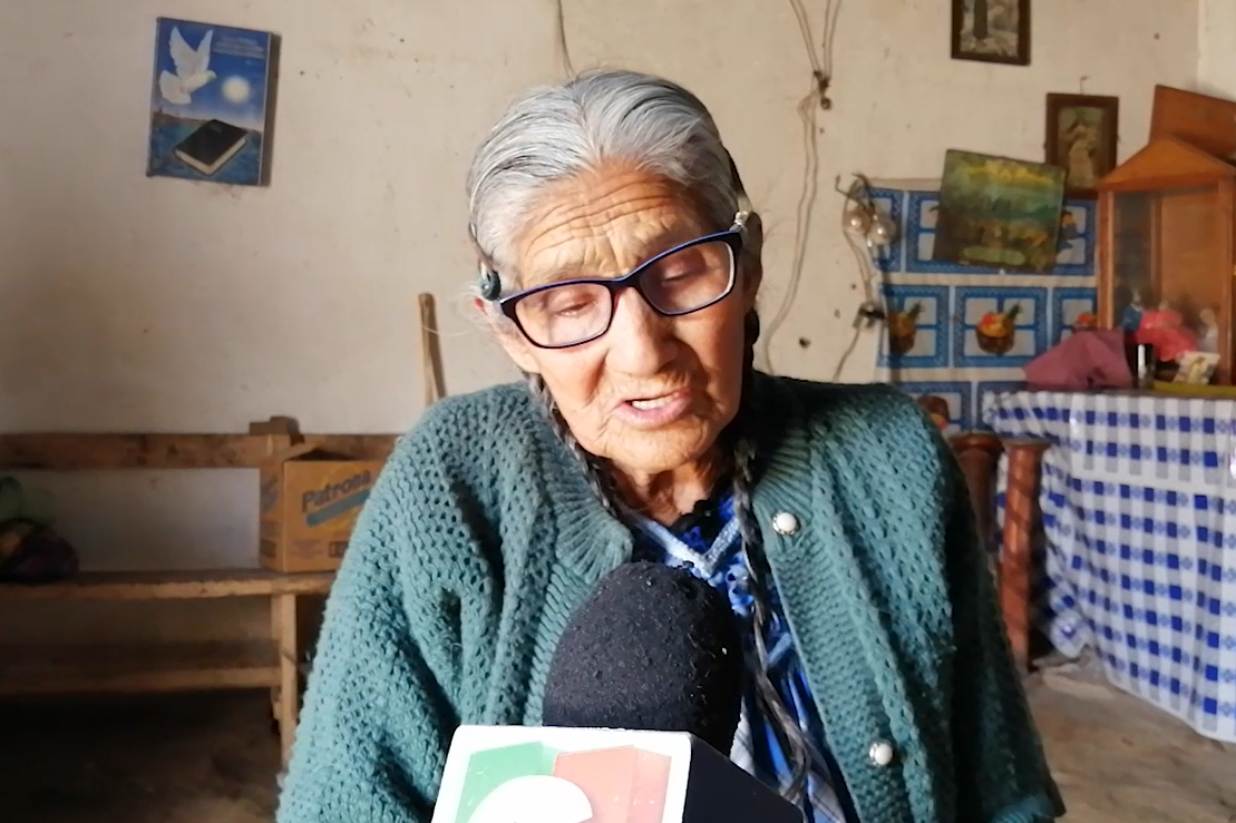 Antonia Menchú, de 84 años, asegura que compra alimentos con la remesa que le envía su hijo. (Foto Prensa Libre: María Longo) 
