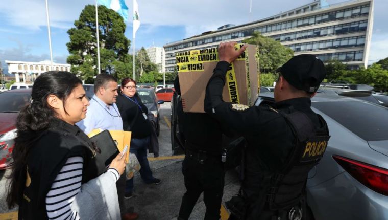 El Ministerio Público secuestró documentos para este caso y muchos se vinculan  al caso Caja de Pandora. (Foto Prensa Libre: Hemeroteca PL)