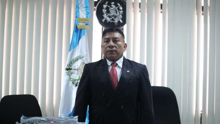 El juez Pablo Xitumul de Paz fue notificado de la suspensión del cargo en su judicatura. (Foto Prensa Libre: HemerotecaPL)