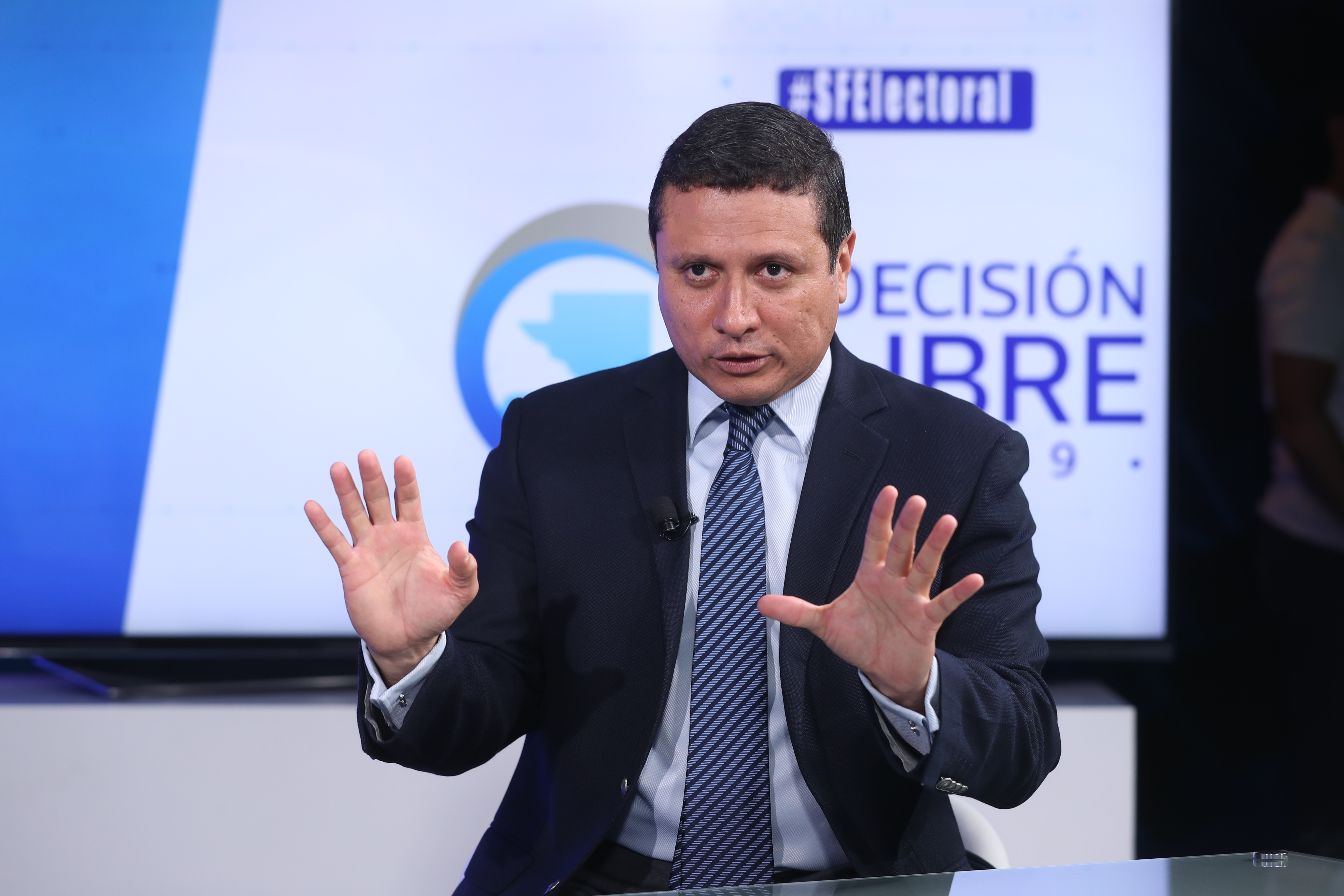 Carlos Raúl Morales, candidato a la Vicepresidencia por el partido Unidad Nacional de la Esperanza (Une).  (Foto Prensa Libre: Esbin García)