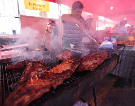 Un comedor con 130 mesas para atender a varias familias.(Foto Prensa Libre: Esbin García)