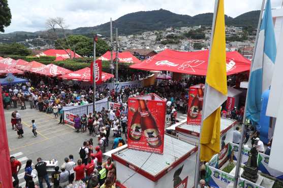 Una vista panorámica donde  se lleva acabo la Feria del Chicharrón, en el municipio de Mixco. (Foto Prensa Libre: Esbin García)