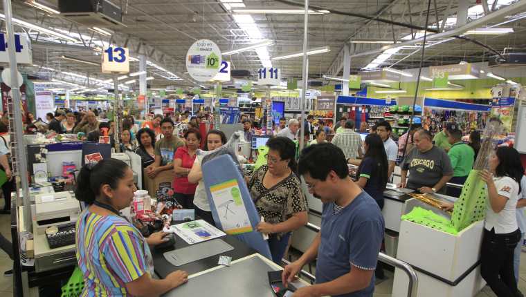 Las cadenas de retail o autoservicio, que trabajan por picos de temporada, podrán utilizar la figura del tiempo parcial. (Foto Prensa Libre: Hemeroteca PL)