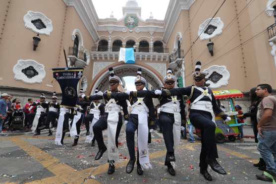 La serie de movimientos de la Escuela de Comercio fue aplaudida por los presentes.