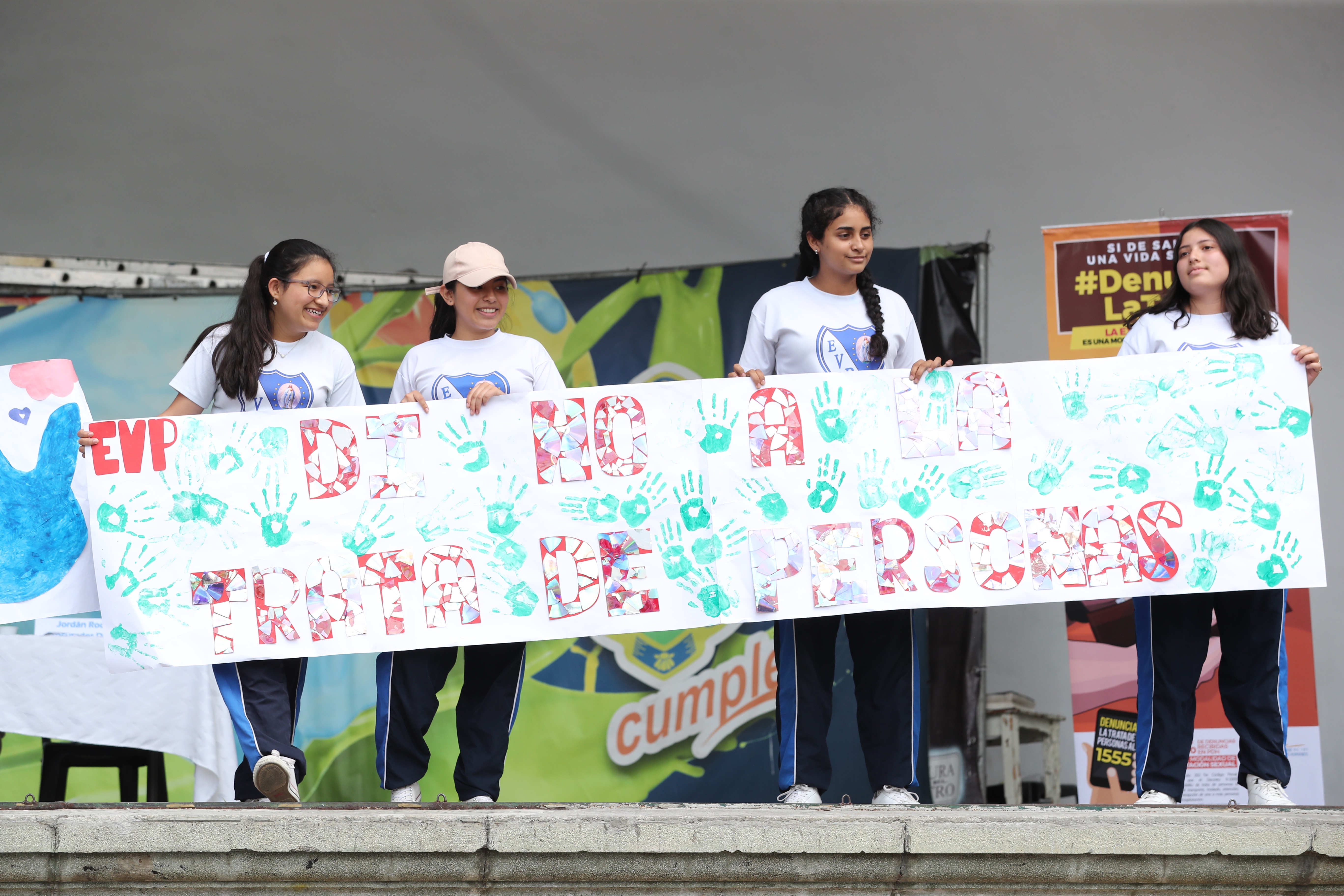 En la concha acústica del Parque Centenario  se llevo acabo la conmemoración del Día Mundial contra la Trata de Personas, donde participaron varias organizaciones y  establecimientos educativos. (Foto Prensa Libre: Erick Ávila)