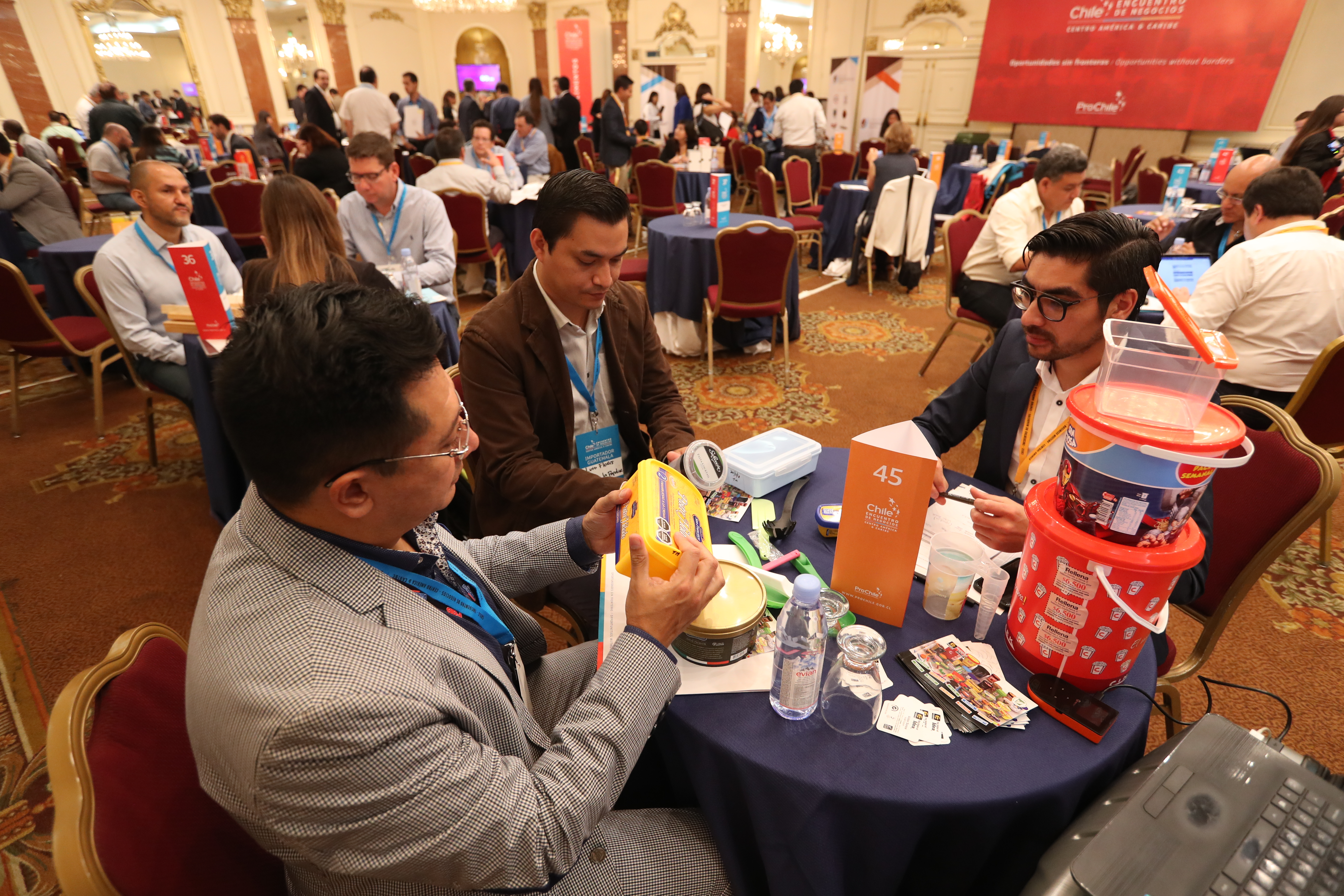 El punto final a la incertidumbre política será con los resultados de la segunda vuelta presidencial y se espera una reactivación en el clima de negocios, señalan empresarios. (Foto Prensa Libre: Esbin García)