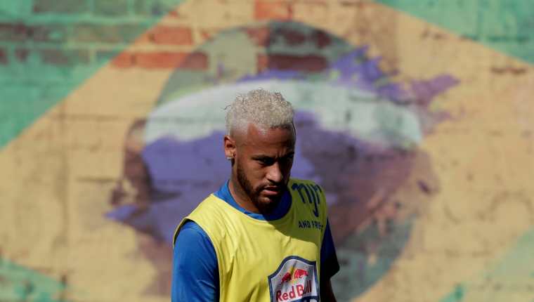 La pugna por los servicios de Neymar es fuerte por parte del FC Barcelona. (Foto Prensa Libre: EFE)