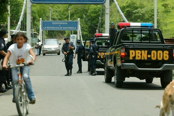 La Policía Nacional Civil comparte información de prófugos con las autoridades de El Salvador para agilizar capturas de criminales. (Foto Prensa Libre: Hemeroteca PL) 