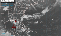 Imagen muestra el sistema de bajas presiones en el Golfo de México. (Foto Prensa Libre: Centro Nacional de Huracanes).
