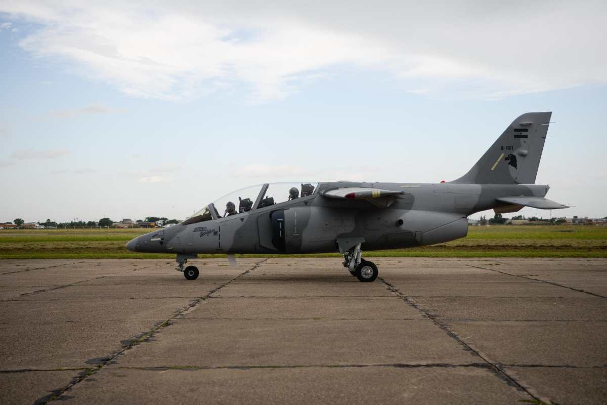 ¿Comprará Guatemala dos aviones de guerra a Argentina? Silencio y contradicciones dentro del Gobierno