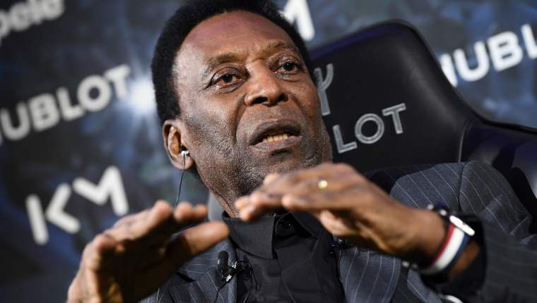 Pelé no se presentó a un evento promocional por problemas de salud. (Foto Prensa Libre: AFP) 