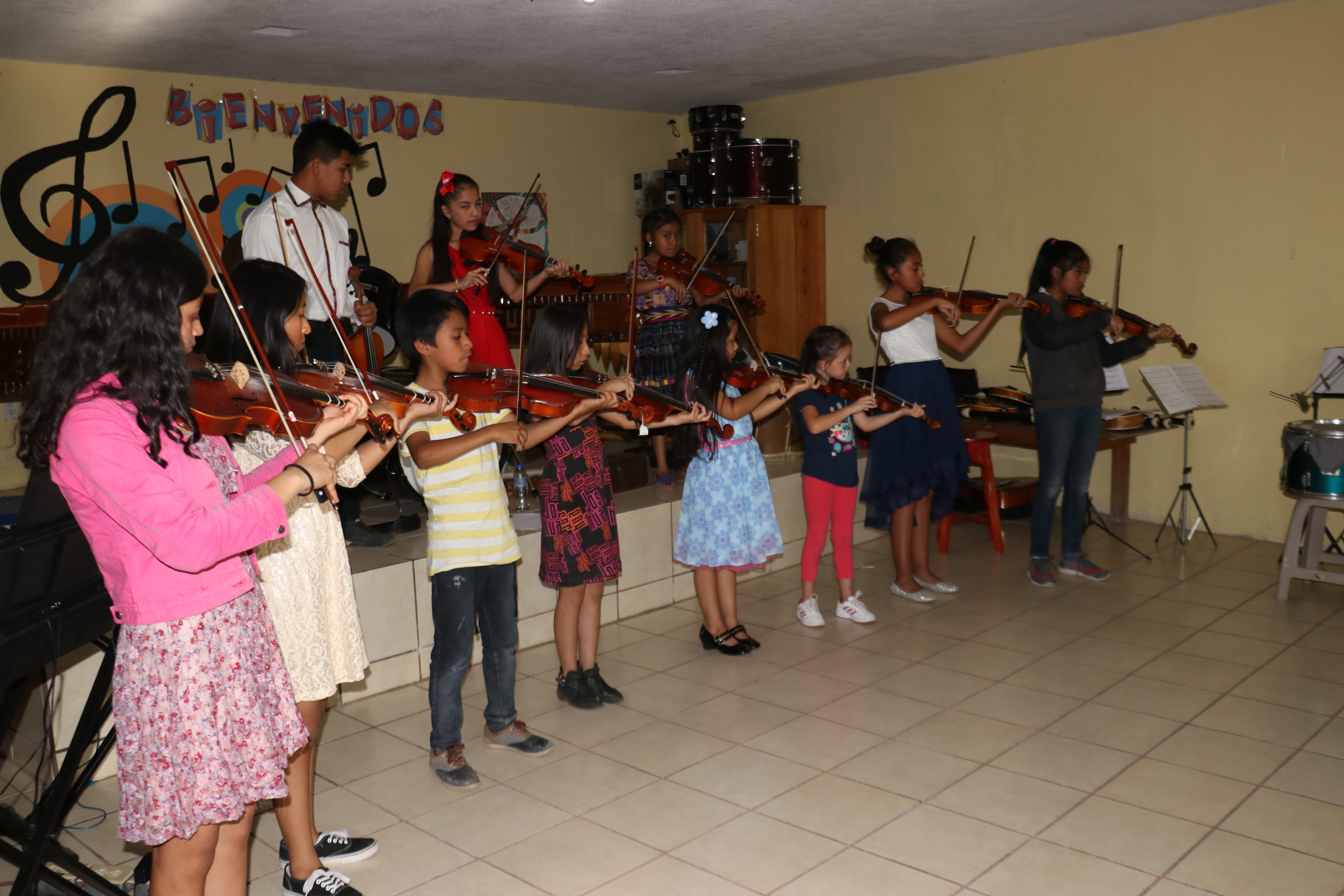 En cada interpretación, los estudiantes dieron lo mejor de sí. (Foto Prensa Libre: Víctor Chamalé)