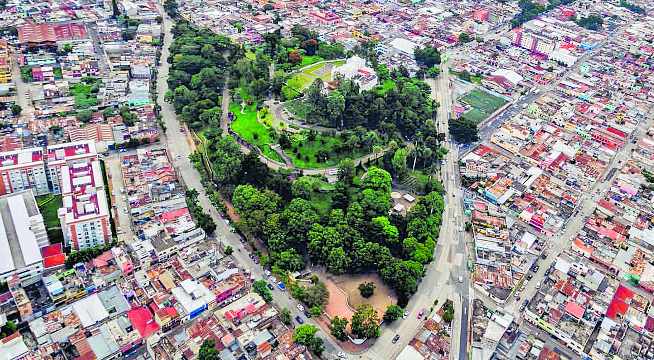 Vista aérea del Cerrito del Carmen y sus alrededores, en las  zonas 1 y 2 de la Ciudad de Guatemala. (Foto Hemeroteca PL)