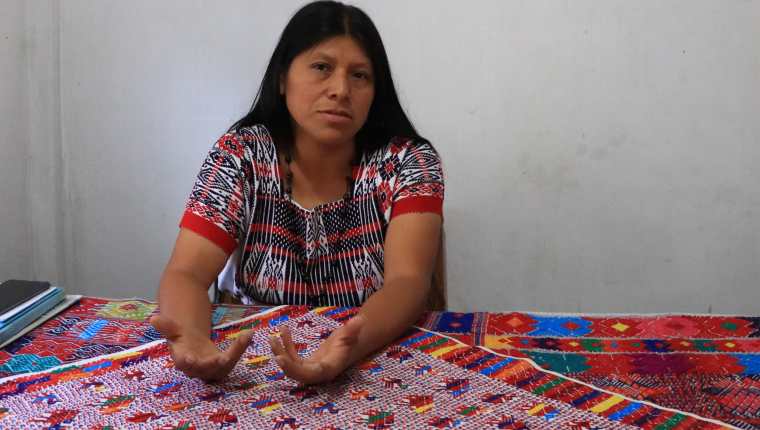 Sonia Gutiérrez lamenta que quienes han sido electos como diputados de Escuintla no hayan actuado para cambiar la realidad del departamento. (Foto Prensa Libre: Carlos Enrique Paredes)