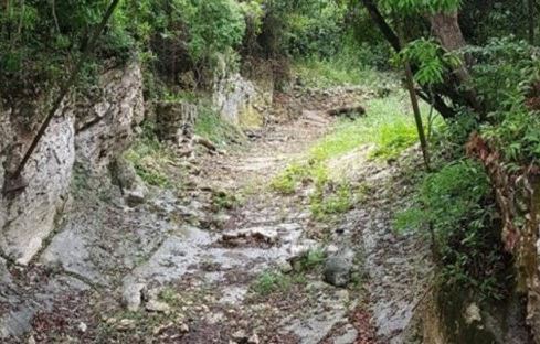 El Río San Simón está seco, lo que alarmó a turistas. (Foto Prensa Libre: Tomada de redes sociales)