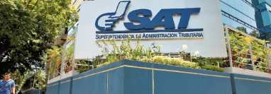 Edificio de la Superintendencia de Administración Tributaria (SAT). (Foto Prensa Libre: Hemeroteca PL)