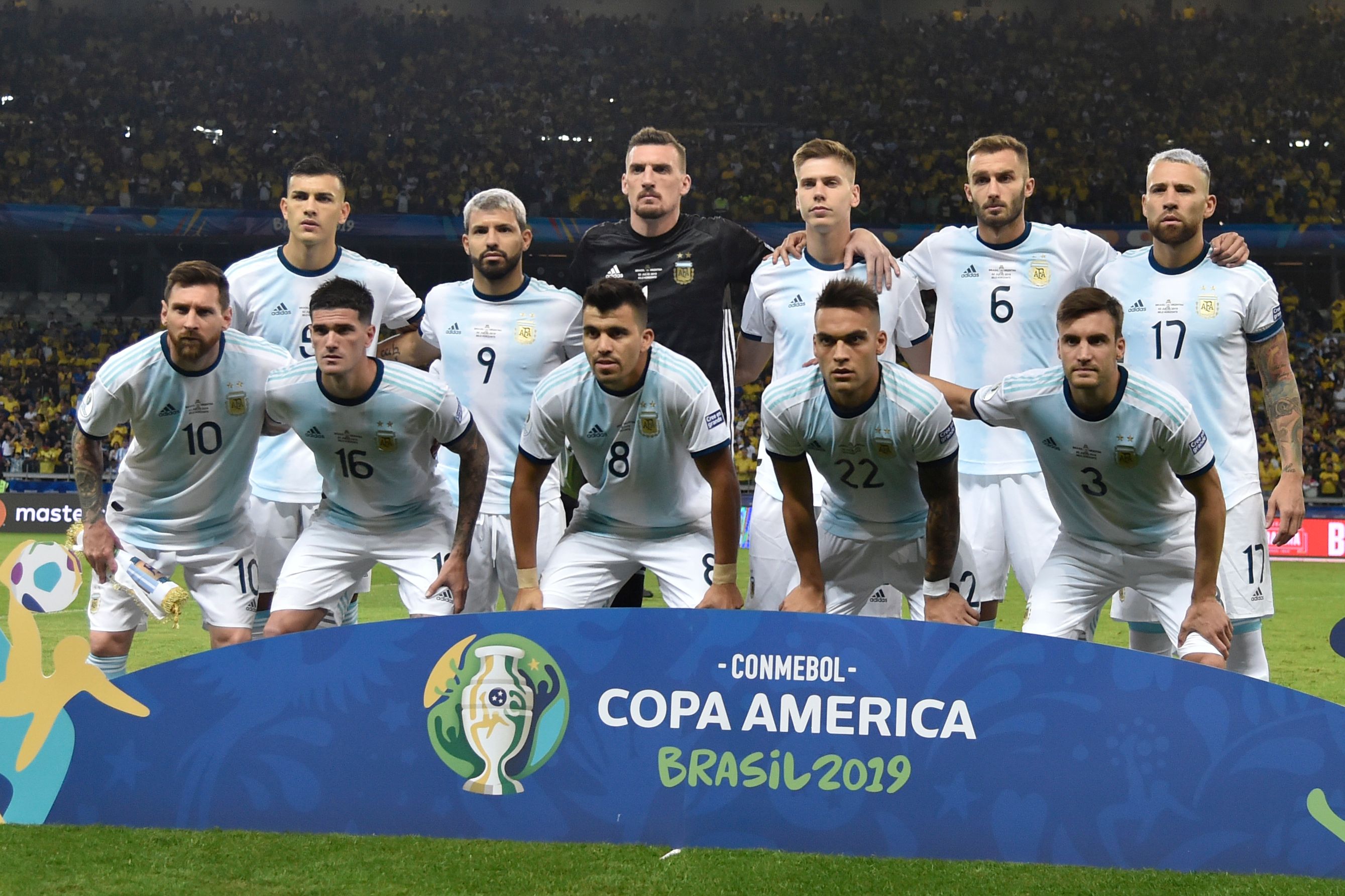 Las autoridades del futbol argentino culpan al árbitro ecuatoriano Roddy Zambrano por la derrota contra Brasil, en la semifinales de la Copa America 2019 (Foto Prensa Libre: AFP)