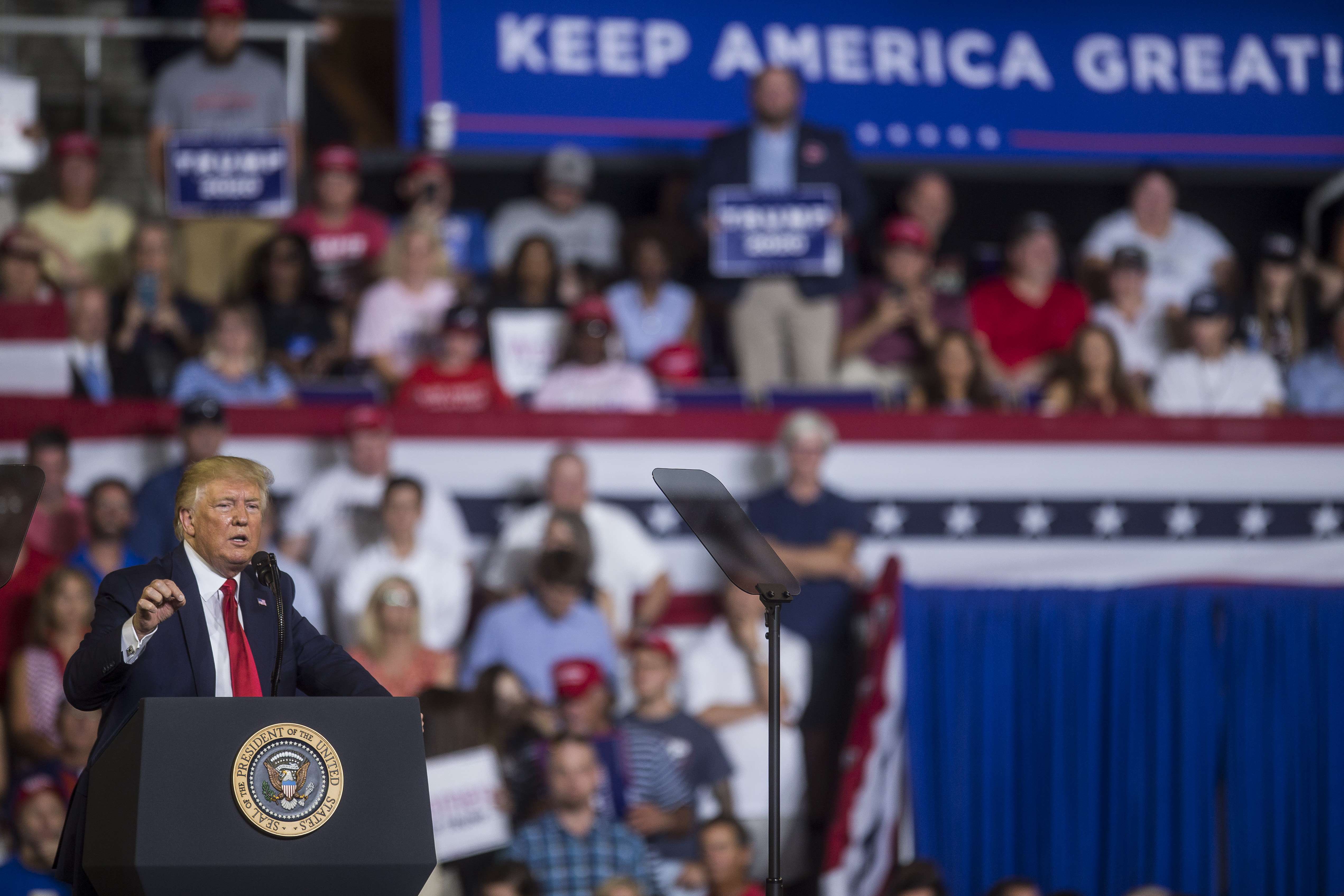El presidente Donald Trump durante su campaña política en busca de la reelección, en Carolina del Norte. (Foto Prensa Libre: AFP)