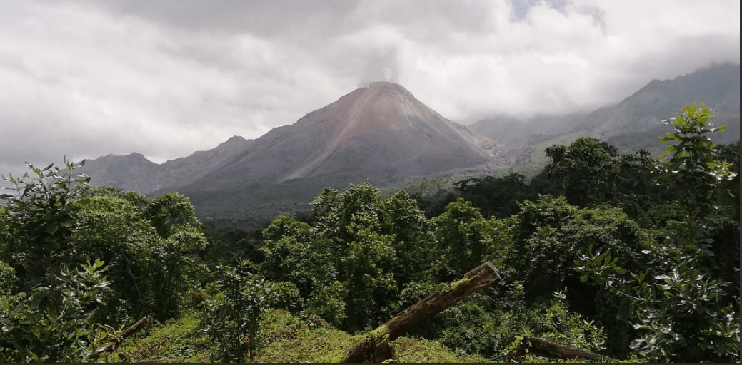 Restringen ascenso a volcán Santiaguito y recomiendan no subir al Santa María