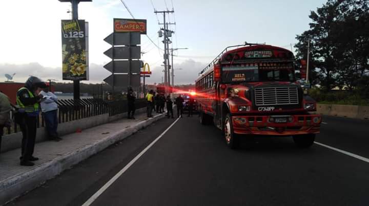 El asalto en un autobús de los Transportes Esmeralda sucedió a las 5:20 horas en el kilómetro 20.5 de la ruta al Pacífico. (Foto Prensa Libre: Cortesía)