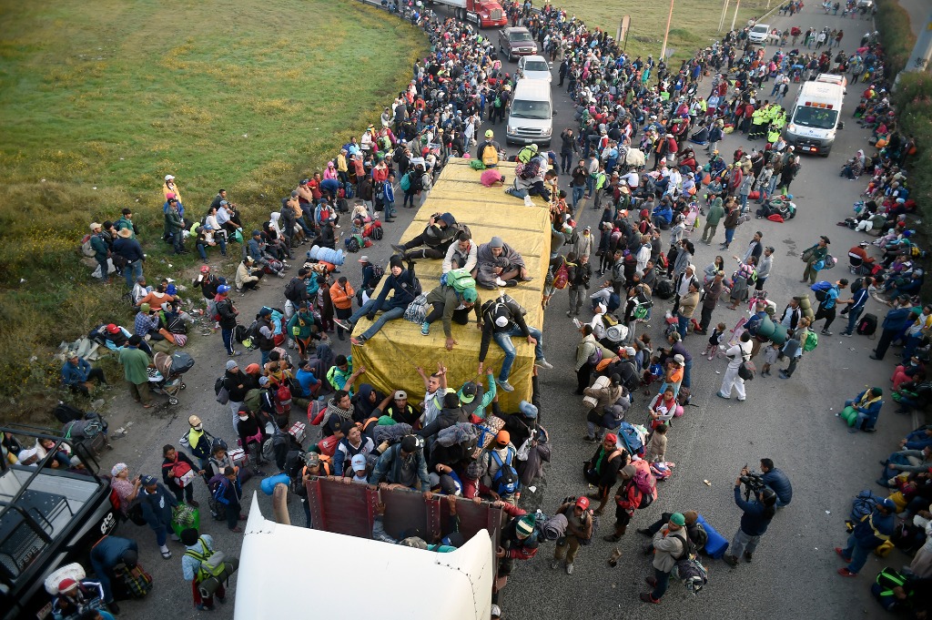 La llegada masiva de inmigrantes a México a causado hacinamiento en ciudades como Tijuana. (Foto Prensa Libre: AFP)