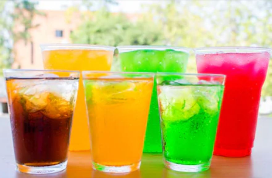 Un estudio vincula las bebidas azucaradas con el riesgo de sufrir cáncer. (Foto Prensa Libre: Shutterstock)