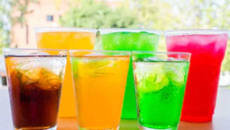 Un estudio vincula las bebidas azucaradas con el riesgo de sufrir cáncer. (Foto Prensa Libre: Servicios)