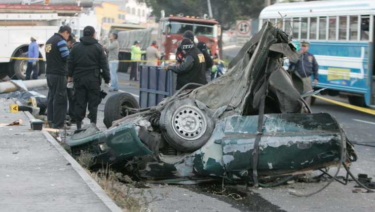 Algunos vehículos se parten en accidentes debido a que son mal reconstruidos, según expertos.(Foto Prensa Libre: Hemeroteca PL)