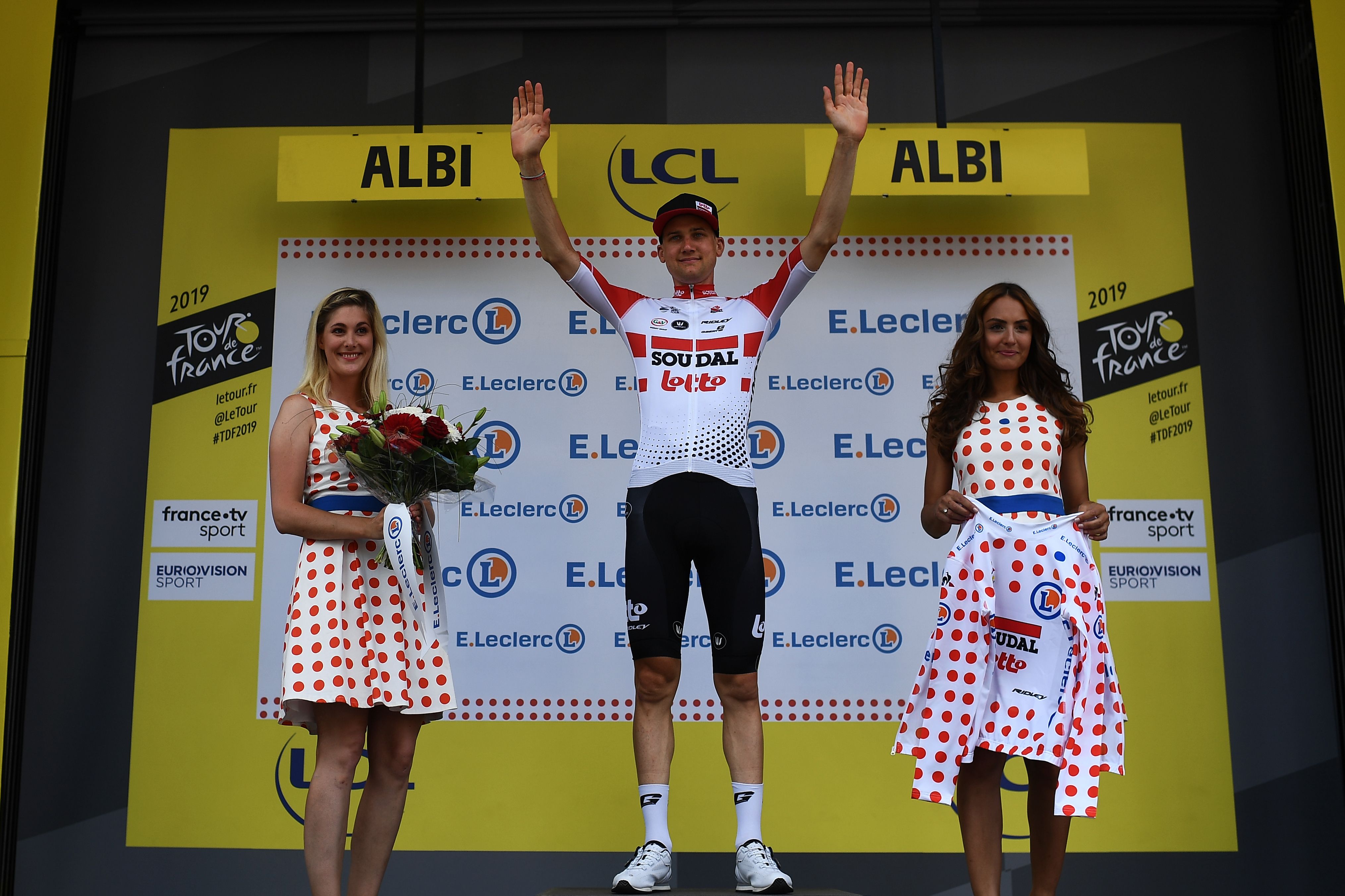 El belga Tim Wellens se subió al podio más alto en el Tour. (Foto Prensa Libre: AFP)