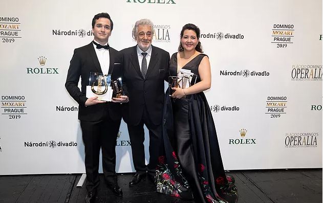 La soprano Adriana González y Xabier Anduaga, ganadores de operalia. (Foto Prensa Libre: José Domingo)