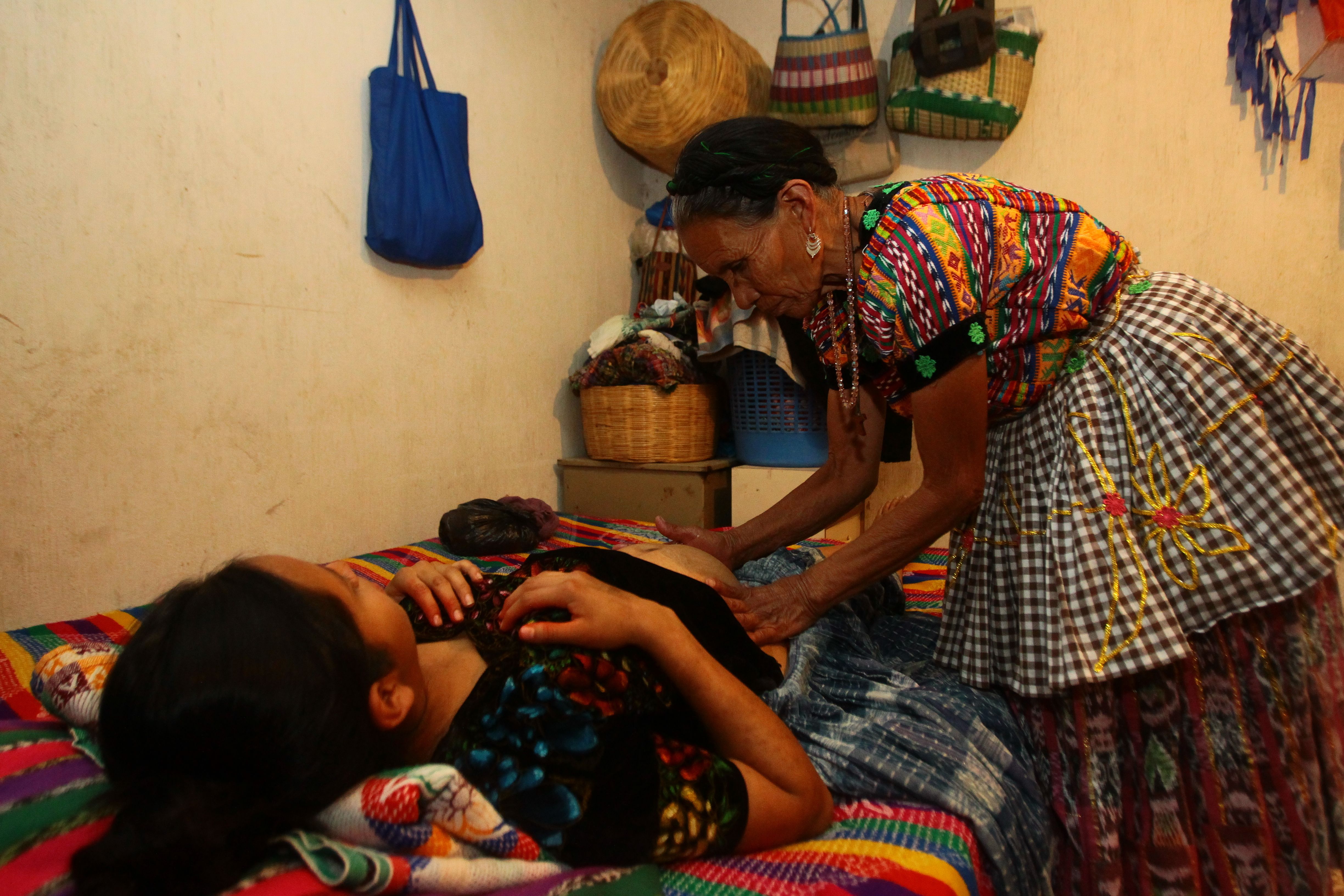 Entre la población indígenas, las muertes maternas golpean con más fuerza. La atención oportuna en casos de emergencia es vital. (Foto Prensa Libre: Hemeroteca PL)