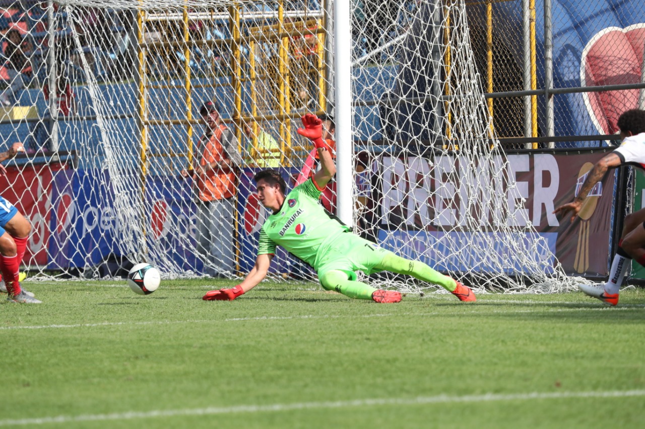 El portero Ábner Úbeda está en recuperación del hombro izquierdo. (Foto Prensa Libre: Francisco Sánchez)