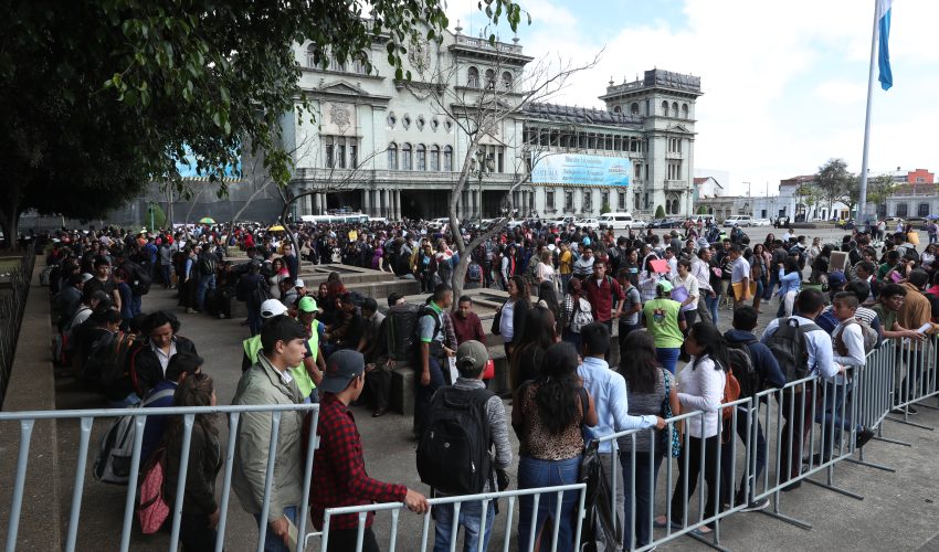 La nueva edición de la Feria de Empleo en Tu Zona arrancará en la Plaza de la Constitución, Zona 1. (Foto Prensa Libre: Esbin García)