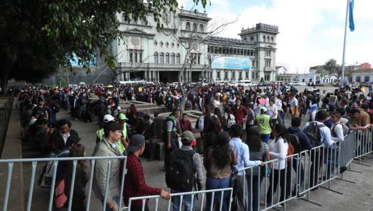 La nueva edición de la Feria de Empleo en Tu Zona arrancará en la Plaza de la Constitución, Zona 1. (Foto Prensa Libre: Hemeroteca)
